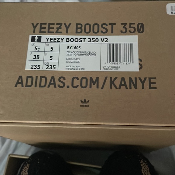adidas Yeezy Boost 350 V2
Core Black Copper *rare* - Picture 11 of 11